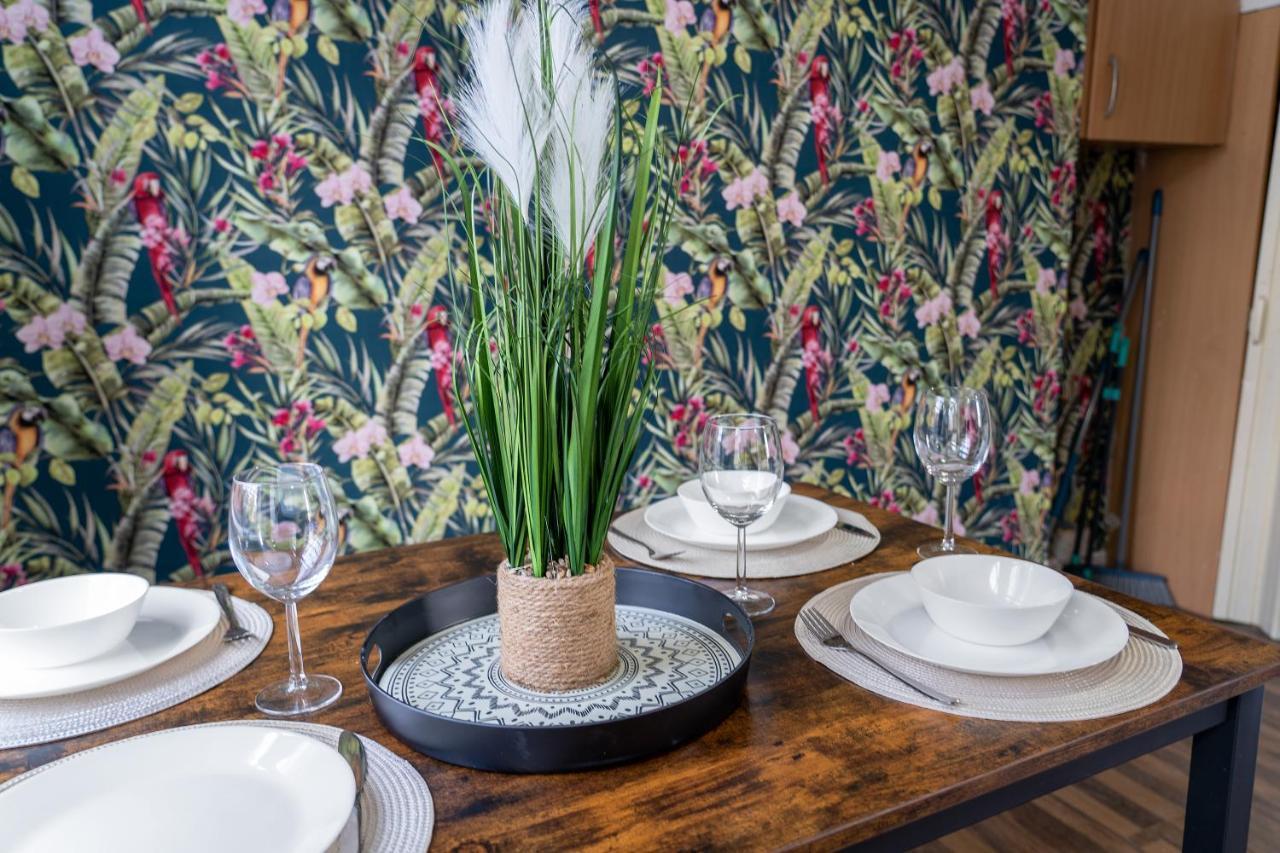 Exclusive Deals L Last-Minute Reserve L Townhouse With Sleeps 6 L Braunstone Town , Leicester L By Zen Nights Short Lets & Serviced Accommodations Luaran gambar