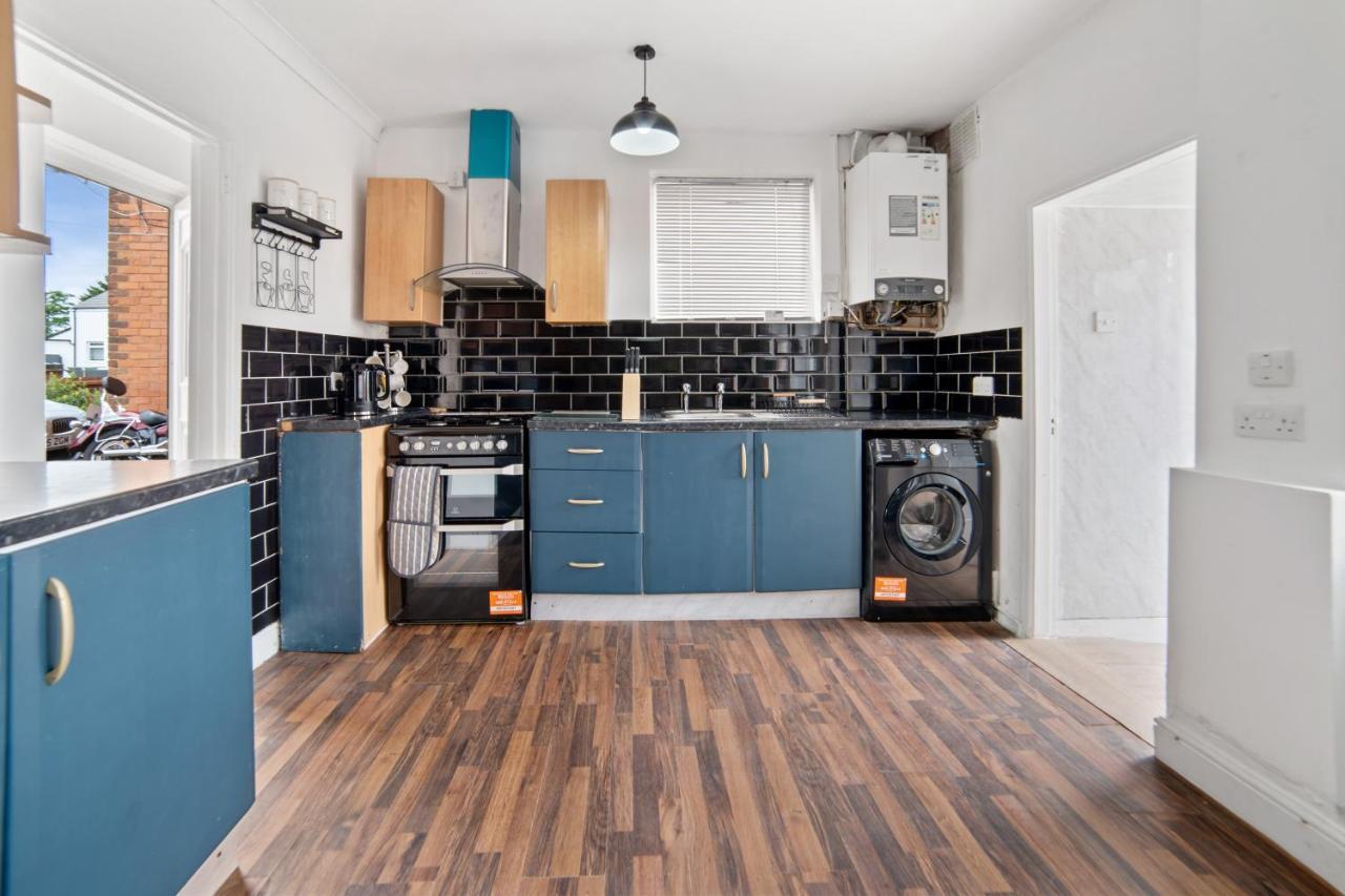 Exclusive Deals L Last-Minute Reserve L Townhouse With Sleeps 6 L Braunstone Town , Leicester L By Zen Nights Short Lets & Serviced Accommodations Luaran gambar